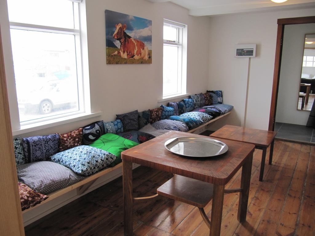 Grand-Inn Bar And Bed Saudarkrokur Luaran gambar